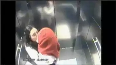 Mela Picture Me Ke Rupa Ki Xxx Video - Indian Lesbian Girls Kissing In Office Lift free hindi pussy fuck
