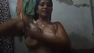 Indian Mother Bath Videos - Indian Mom Gladdens Spectators Filming The Amateur Bathing Video free hindi  pussy fuck