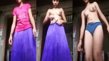 Choti Girl Xxx Video Download Free - Dehati Choti Ladki Nahati Hoi Nude Selfie Videos xxx indian films at  Indianpornfree.com