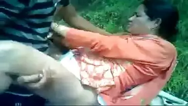 Desi Lucknow aunty fucked outdoors by lovers