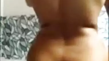 XXX-shaped body of Indian woman looks amazing on camera after shower