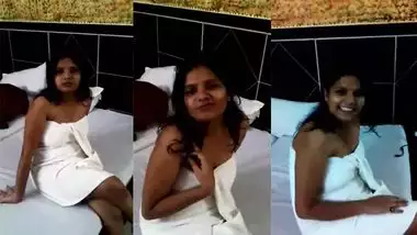 Shy Indian Girl Is Not Porn Diva But She Adores To Flash Her Boobs free  hindi pussy fuck