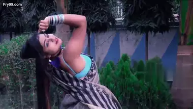 Sunny Leone Saree Bra Sex Video - Sunny Leone Saree Remove Video xxx indian films at Indianpornfree.com