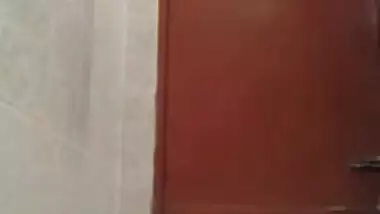 Desi paki 20y college Nympho alisha bathroom bate moan