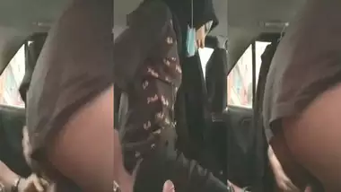 Babe Sex Pakistan Nursing Videos - Pakistani Girlfriend Xxx Mms Inside Car free hindi pussy fuck