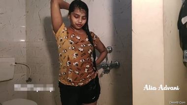 Desi Girl Taking Off Towel free hindi pussy fuck