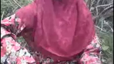 Indian Bangla Muslim Hijab Sweet In Forest free hindi pussy fuck