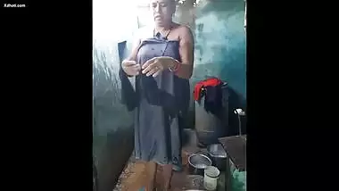 Village Bhabi bathing 4 Clips