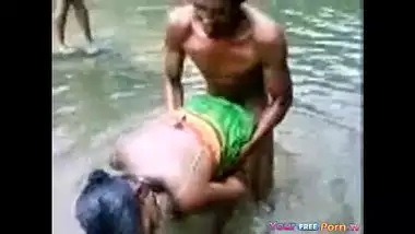 Xxxxxgc - Bangali Teen Girl Se River Mai Nahate Hue Sex Masti free hindi pussy fuck