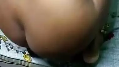 Apni Sali Ko Chut Me Ugali Dalte Dekh - Li Ya