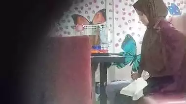 Hijab lady in restaurant having viral sex caught by voyeur